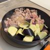 材料2つで!なすと豚こまの生姜炒めの工程1