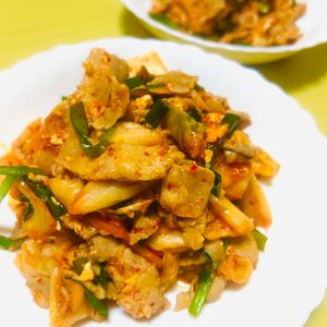 KIRARAの作ってみた!投稿(【豚ニラ玉の旨辛キムチ炒め】ご飯が進む！やみつきピリ辛おかず)
