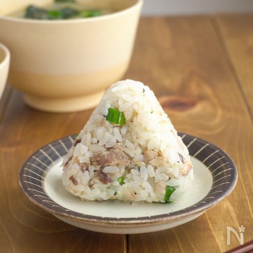 忙しい朝に!栄養満点【鯖マヨおにぎり】