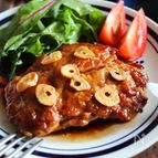 【ガッツリうまい！豚こまステーキ】ガーリックバター醤油味