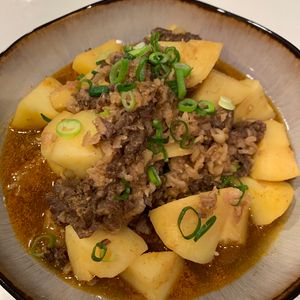 ぐ〜たら子の作ってみた!投稿(カルビチム風♪牛肉とじゃがいもの甘辛煮)