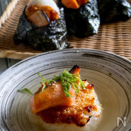 トースターでふっくら 鮭の焼きおにぎり お茶漬けにも By すがたなみ 菅田奈海 レシピサイト Nadia ナディア プロの料理家のおいしいレシピ