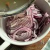りんご酢でフルーティな味わい【紫玉ねぎのピクルス】の工程3