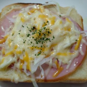 ゆみの作ってみた!投稿(【オニオンチーズトースト】新玉ねぎがおいしい)
