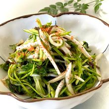 セリと新玉ねぎの塩昆布漬け
