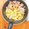 鶏肉とじゃがいものうま塩みりん炒めの工程3