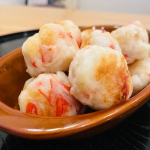 ちひろの作ってみた!投稿(＼包丁まな板不要／ワンパン10分【カニカマはんぺんボール】)