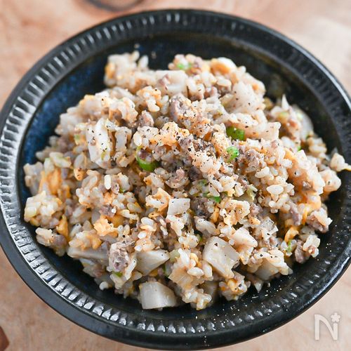 少ないごはんでも大満足!豚肉とれんこんのチャーハン