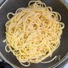 カリカリ豚とトマトの冷製和風パスタ│めんつゆで簡単!リピ確定の工程3
