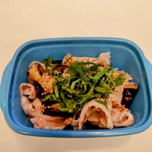 にゃんこさん🐱の作ってみた!投稿(豚しゃぶとなすの梅肉和え│10分で作る夏のさっぱり主役おかず)