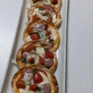 氷室★蘭の作ってみた!投稿(餃子の皮で簡単！絶品おつまみ♪『ウインナーのマルゲリータ風』)
