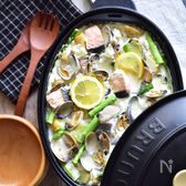 旨味たっぷり。魚介と新じゃが・アスパラのクリーム煮。