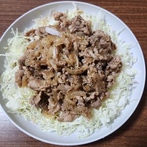 とももの作ってみた!投稿(キャベツ一緒がおいしい！豚こまと新玉ねぎのとろとろ甘辛炒め)