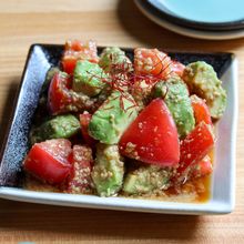 わさびを効かせるのがポイント♪【トマトとアボカドのナムル】