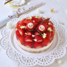 ごろごろ苺ゼリーのレア・ホワイトチョコチーズケーキ
