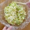 混ぜてチンするだけ!小腹が空いた時の【レンチンお好み焼き】の工程2