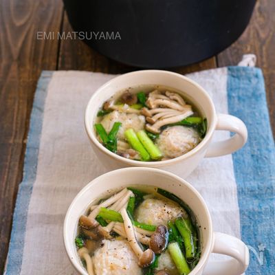 もやし鶏団子としめじとニラの旨塩スープ