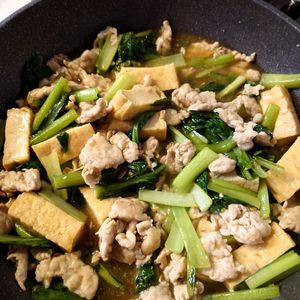 ヒラメの作ってみた!投稿(【豚こま肉と厚揚げと小松菜のあんかけ】節約！ご飯がすすむ♡)