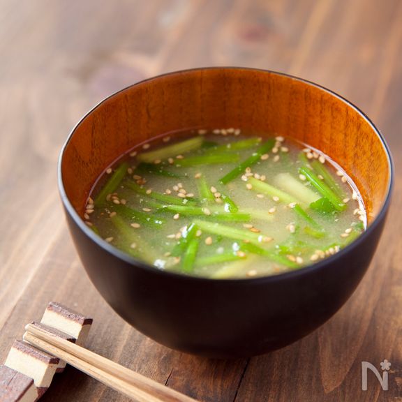 香りが豊か、せりのごまみそ汁