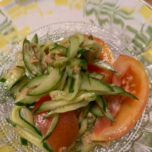 ぐ〜たら子の作ってみた!投稿(トマトときゅうりの絶品中華風サラダ)