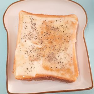 milkの作ってみた!投稿(甘じょっぱい背徳の味♡『ピーナッツバターチーズトースト』)