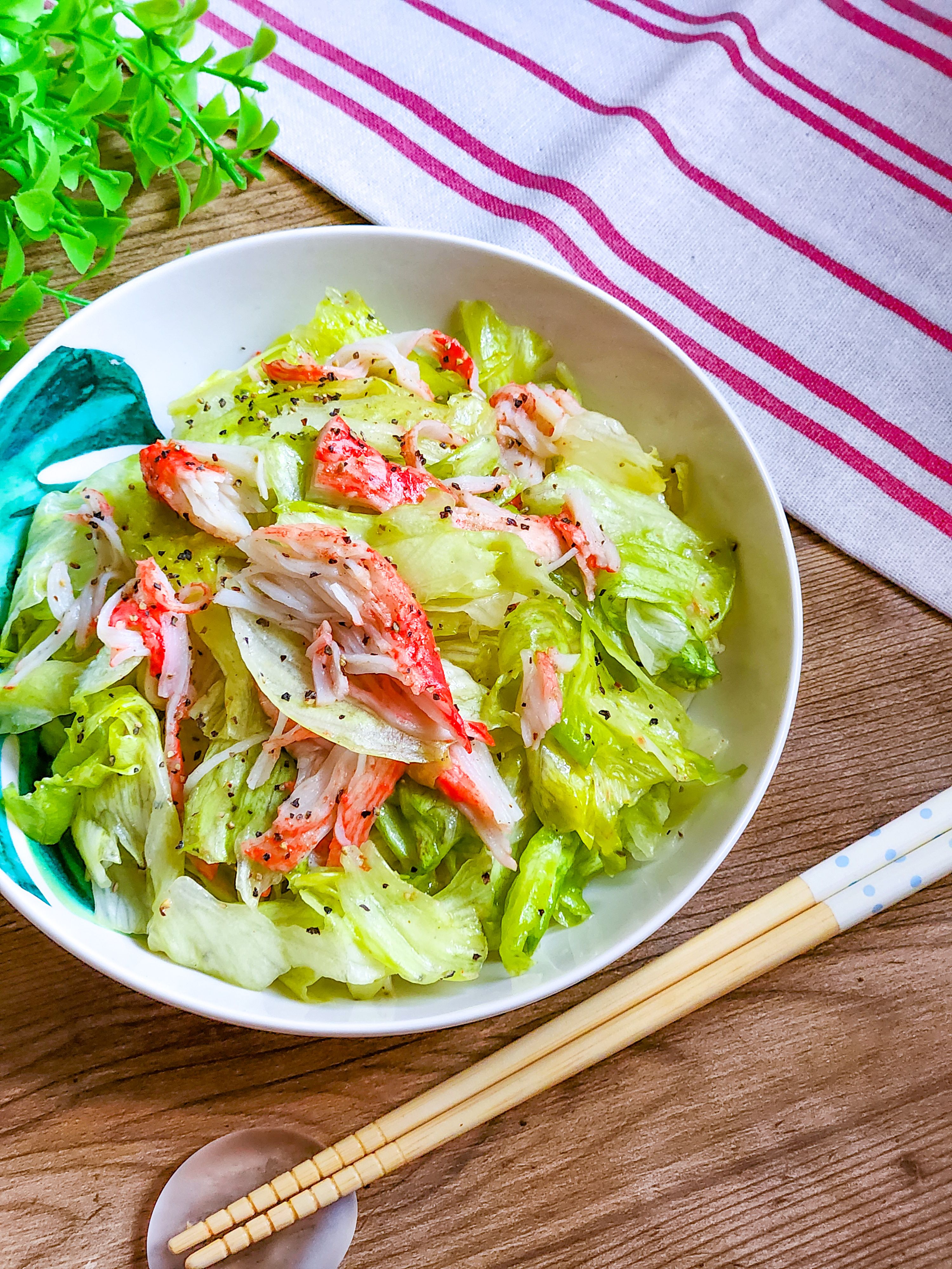 抱えていける！レタスとカニカマのサラダ | レシピサイトNadia