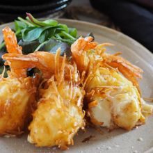 薩摩芋衣のクリームチーズ海老フライ。