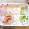 【じゅわっとお餅とろける幸せの味】鶏肉と大根の柚子だしスープの工程1