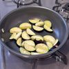 【主役級でおいしい】なすとベーコンのケチャップ煮の工程2