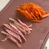 作り置きやお弁当に♩【にんじんとベーコンのうま塩炒め】の工程1