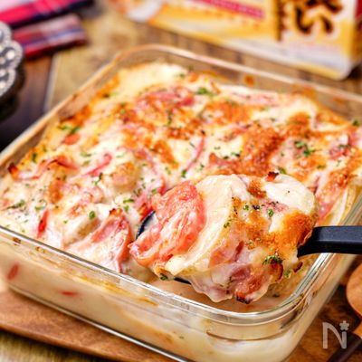 【焼きトマトとポテトのベーコンチーズグラタン】ルウで簡単♬