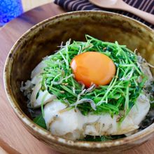 準備は5分！豆苗と豆腐の旨み丼