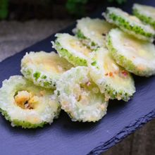 丸ごとゴーヤの天ぷら