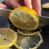 新玉ねぎのレモンチキンの下準備