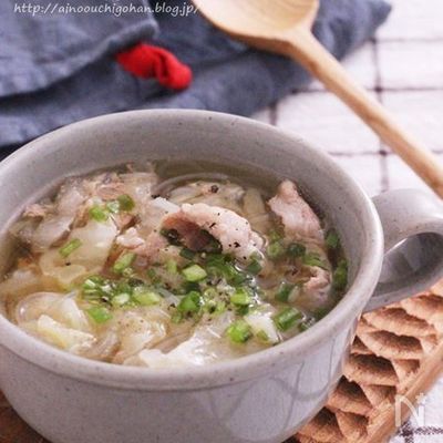 豚こまが入るとボリューム満点♡豚こまキャベツの春雨スープ♡