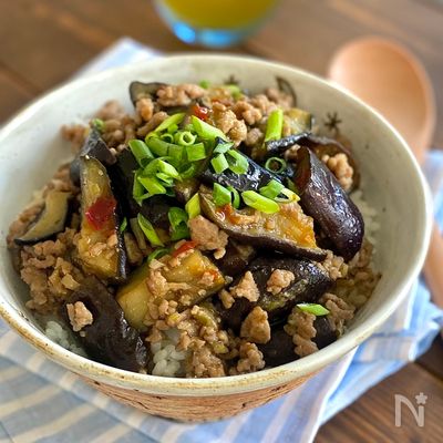 お手軽やみつき！なすとひき肉の甘味噌丼