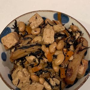 ぐ〜たら子の作ってみた!投稿(しっとりやわらか♪優しい和食🥰ひじきと豆腐の五目煮✨)