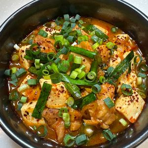 楽ラク手抜キッチン🐶🐾の作ってみた!投稿(【鶏肉の旨辛煮込み】放置で鶏肉のうま味爆発！)