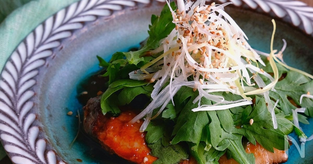 ぶりのぽん酢ソテーの春菊サラダ仕立て By 松山絵美 レシピサイト Nadia ナディア プロの料理家のおいしいレシピ