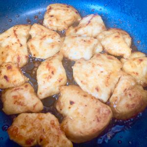 ゆかりの作ってみた!投稿(カリふわ♡鶏むね肉の甘辛にんにく照り焼き)