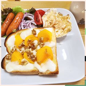 ナムディの作ってみた!投稿(朝食に！＊柿とカッテージチーズのハニートースト＊)