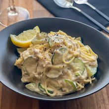 ワンパンで完成♪ツナとズッキーニのレモンクリームパスタ