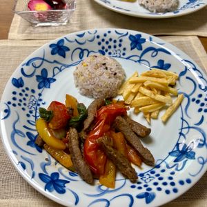 うららの作ってみた!投稿(ペルーの牛肉炒めご飯【ロモ・サルタード】ポテトも添えて)