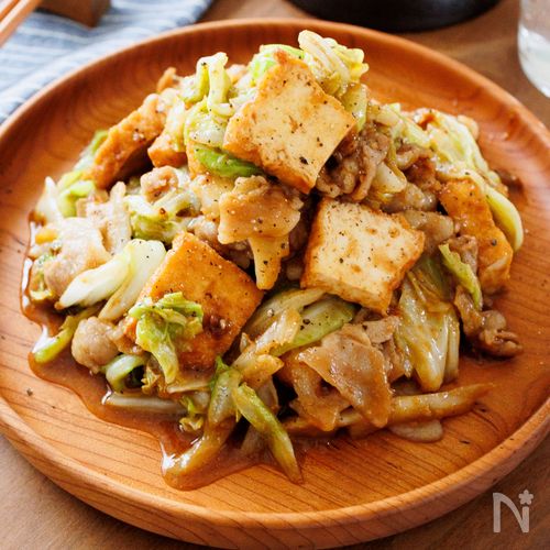 『豚バラキャベツと厚揚げのピリ辛胡麻味噌炒め』10分簡単☆
