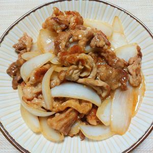 よっこの作ってみた!投稿(【新玉ねぎと豚こまのたっぷり生姜炒め】季節感たっぷりの一皿♡)