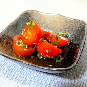 莉子の作ってみた!投稿(【ミニトマトと大葉のサラダ】切って混ぜたら、即完成♪)