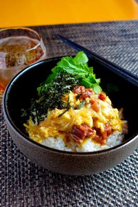 この使い方は、あり!!【焼き鳥缶で親子丼】