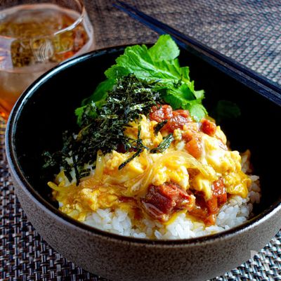 この使い方は、あり!!【焼き鳥缶で親子丼】