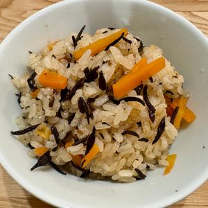 kimiの作ってみた!投稿(【ひじきと人参のだし炊き込みご飯】食材２つで簡単和ごはん♪)