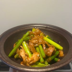 みーたんの作ってみた!投稿(スタミナ満点！！豚こまとにんにくの芽のピリ辛味噌炒め)